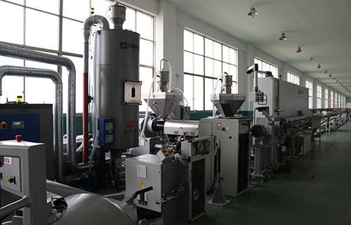 خط إنتاج عازل في روزنتر-أ في أوروبا